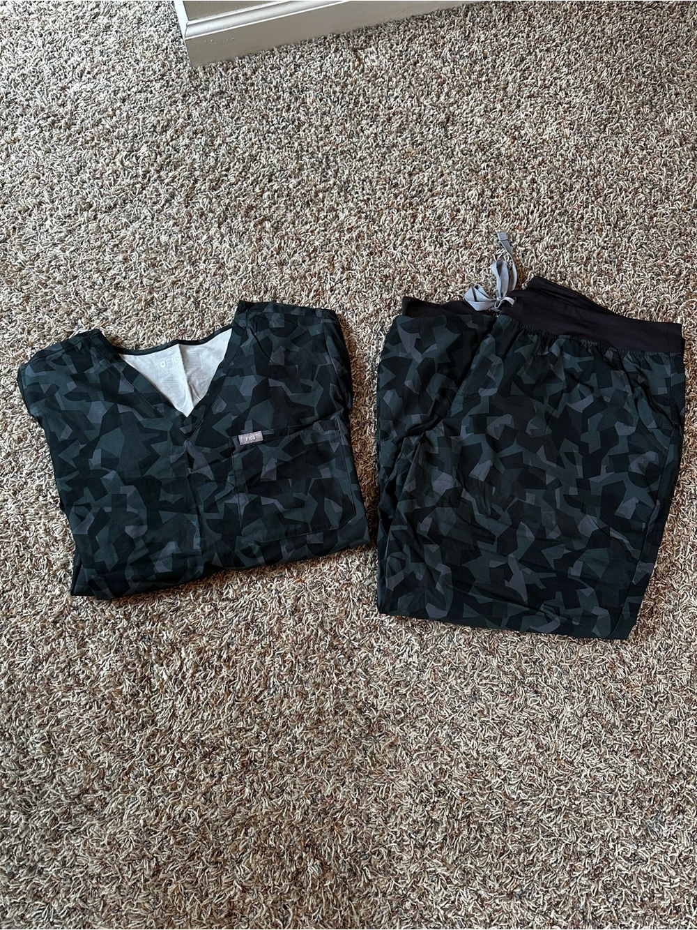 FIGS Camo Bonsai FREEx Scrub Set XXL